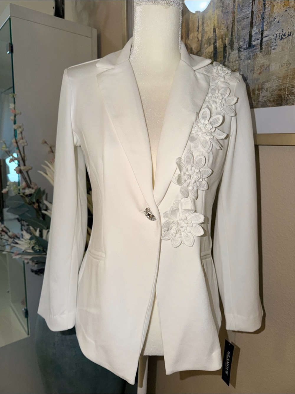 Glamour White Blazer with 3D Floral Appliqué